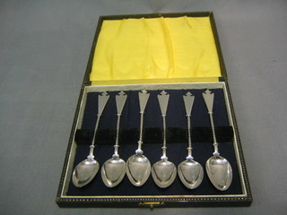 A set of 6 Victorian silver coffee spoons, Birmingham 1876 cased