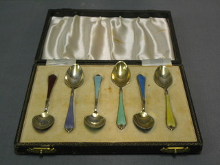 6 silver gilt and enamelled coffee spoons, Birmingham 1939 (5 with slight damage to enamel backs of spoons)