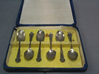 A set of 6 Victorian silver coffee spoons, London 1859, cased