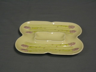 A Mintons pottery asparagus dish 10"