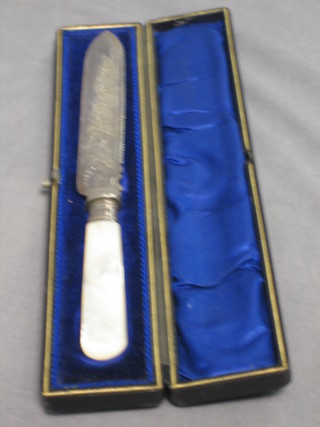 A silver plated cake knife with mother of pearl handle, cased