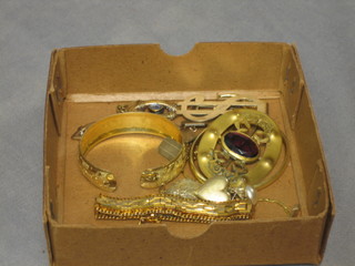 A collection of gilt metal costume jewellery