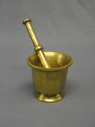 An 18th/19th Century brass twin handled mortar and pestle 4"