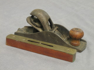 A steel bottomed smoothing plane marked 110, together with an Hockley Abbey brass and wooden spirit level