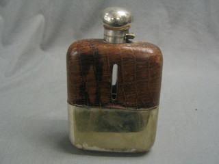 A large glass hip flask with detachable silver plated cup, 6" (cracked)
