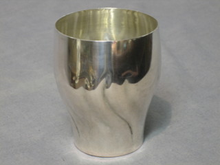 A Continental silver beaker marked 800 1 ozs