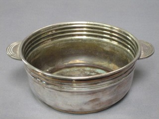 An Art Deco silver plated twin handled bowl 8"