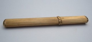 A 14ct gold reeded pencil holder