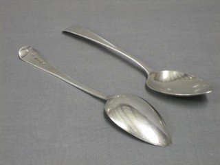 A pair of George III silver Old English pattern table spoons London 1828, 4 ozs