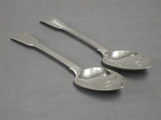 5 George III silver fiddle pattern table spoons, London 1817 13 ozs