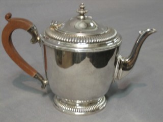 A circular silver teapot with reeded decoration, Sheffield 1934 by Mappin & Webb, 16 ozs