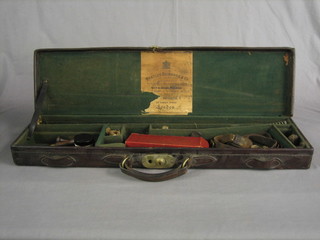 A 19th/20th Century Westley Richards & Co leather shot gun case 33"