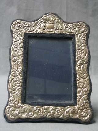 A modern embossed silver easel photograph frame 8"