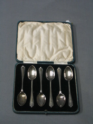 A set of 6 silver coffee spoons Birmingham 1928, cased
