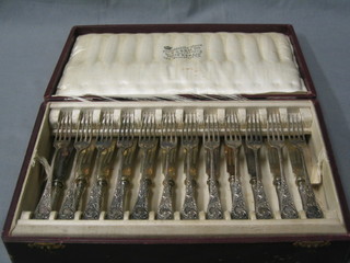 A set of 12 Continental silver fish knives with plated blades, contained in canteen box,