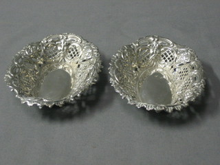 A pair of oval Edwardian silver bon bon dishes with pierced borders (marks rubbed) 5"