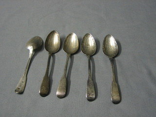 A set of 5 George III silver fiddle pattern tea spoons, London 1807, 3 ozs