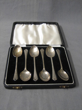 A set of 6 silver coffee spoons, Birmingham 1932, cased