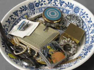 3 compacts and a collection of various costume jewellery
