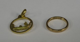 A lady's 18ct gold pendant decorated a gondola and a 9ct gold wedding band