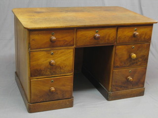 A Victorian mahogany kneehole pedestal dressing table fitted 3 short and 4 long drawers with tore handles 47"