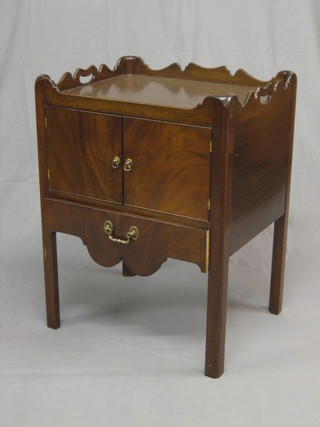 A 20th Century Georgian style tray top commode fitted a cupboard and drawer 22"