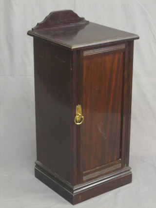 A Victorian walnut pedestal pot cupboard 15"