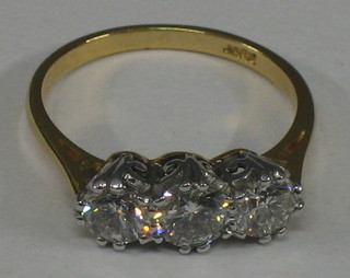 A lady's 18ct gold 3 stone diamond engagement/dress ring (approx 0.92ct)