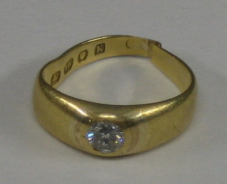 A gentlemans 18ct gold gypsy ring (cut) set a diamond