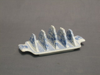 An early 19th Century blue and white pottery 5 bar twin handled toast rack, the base with impressed heart 7 1/2"