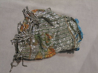 A lady's 1920's bead work evening bag