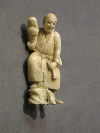 2 Eastern ivory figures of standing gentleman (f)