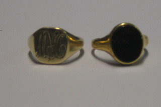 2 gold signet rings