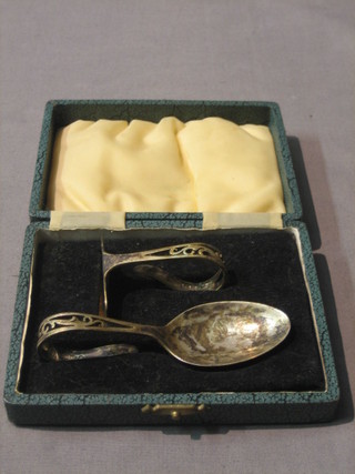 A child's silver spoon and pusher, cased Sheffield 1945