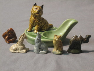 A Wade pipe rest supported by a figure of a dog together with 5 Wade Whimsies
