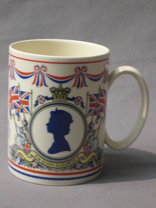A 1977 Wedgwood Silver Jubilee mug