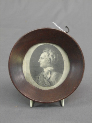 An 18th/19th Century monochrome portrait print of a nobleman 3" oval