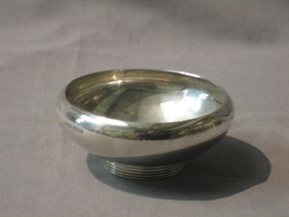 A circular Art Deco silver bowl/ashtray, Birmingham 1925, 4 ozs 