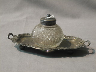 A Victorian silver twin handled standish with cut glass inkwell to the centre and hinged lid, raised on 4 bun feet, Birmingham 1886, 7", 2 ozs