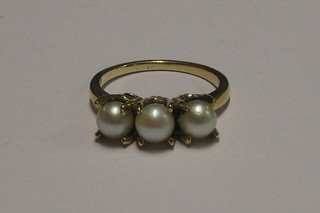 A lady's 14ct gold dress ring set 3 pearls