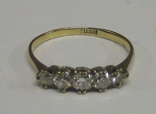 A lady's 18ct gold engagement/dress ring set 5 diamonds