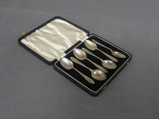 A set of 6 silver coffee spoons Birmingham 1936, cased