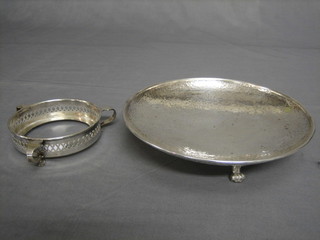 A circular planished silver plated bowl 9" and a circular silver plated 3 handled dish frame 5"