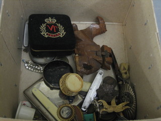 A collection of various pocket knives, an Enid Blyton magazine club enamelled badge together with a collection of various curios etc