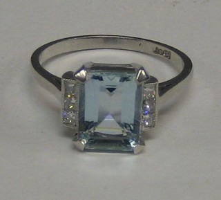 A lady's 18ct white gold dress ring set a rectangular cut aquamarine supported by 6 diamonds (approx 2.14ct)