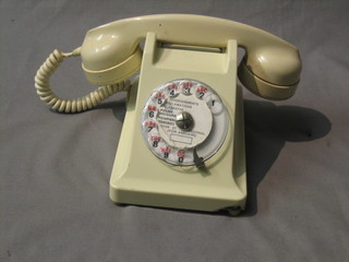 A cream Bakelite dial telephone (chip to base)