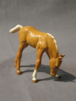 A Royal Doulton figure of a standing Palomino foal 3"