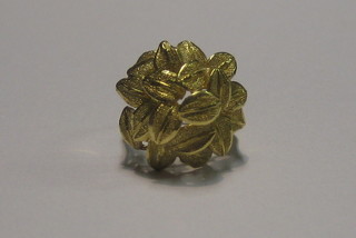 A Continental pierced gold ring