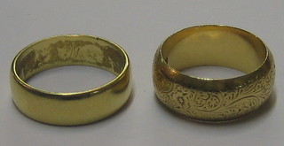 2 18ct gold wedding bands