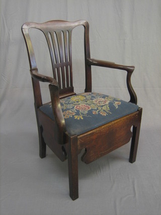 A 19th Century mahogany Chippendale style commode with liner